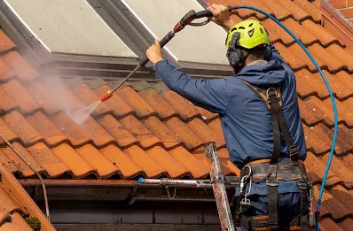 Démoussage et hydrofuge de toiture à Lavaqueresse